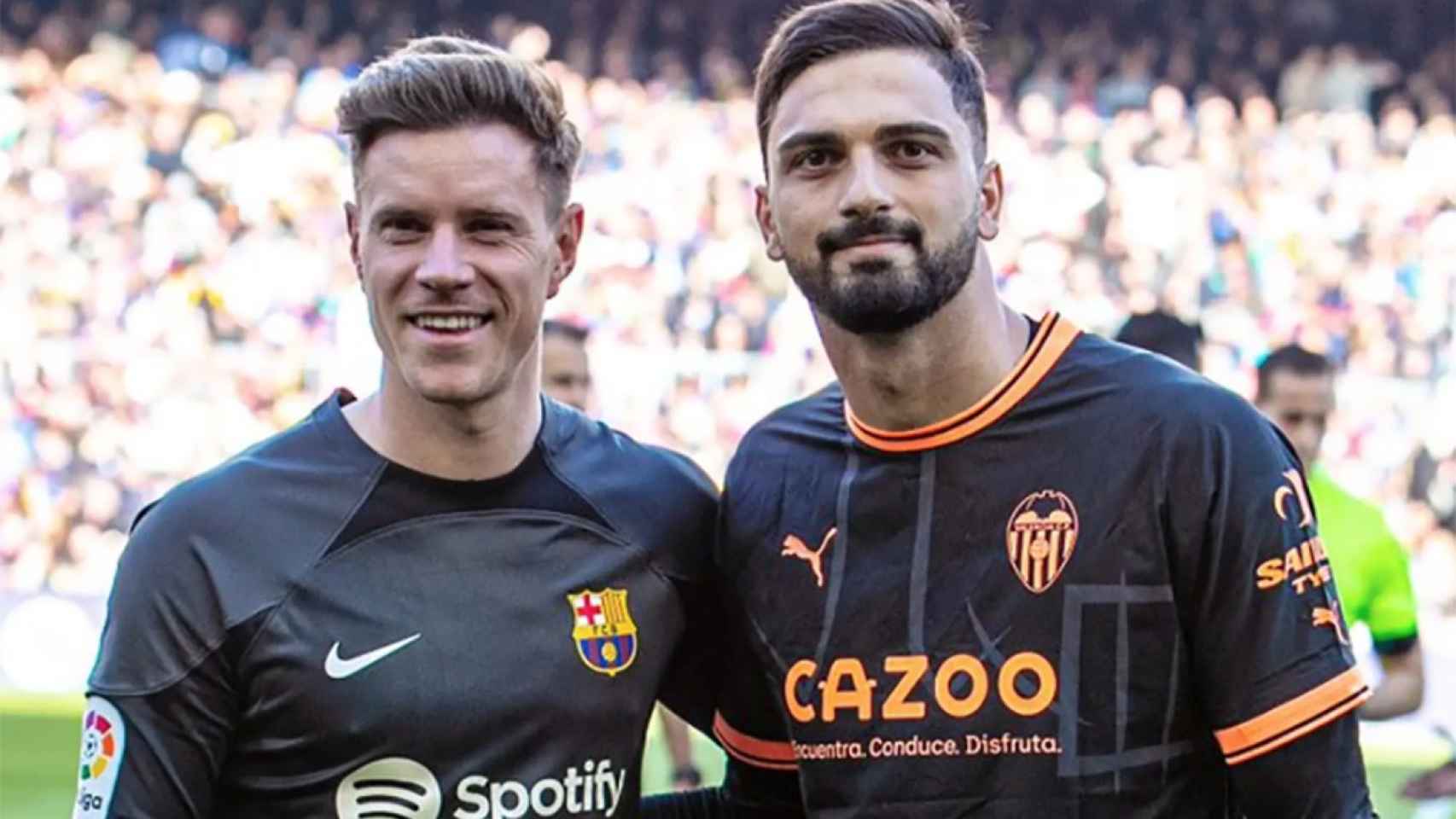 Ter Stegen y Mamardashvili, posando antes del Barça-Valencia / REDES