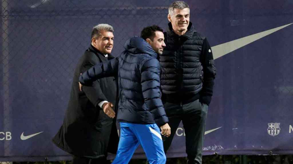 Joan Laporta y Enric Masip, presenciando un entrenamiento del Barça de Xavi / Archivo