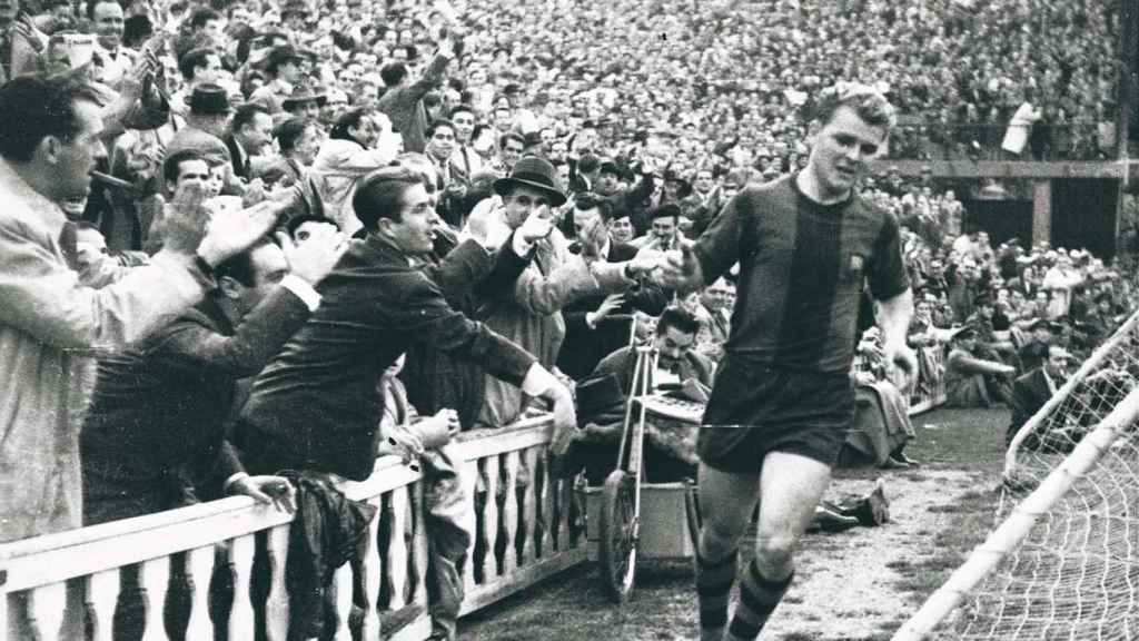 Kubala, en su debut oficial con el Barça ante el Sevilla | Archivo