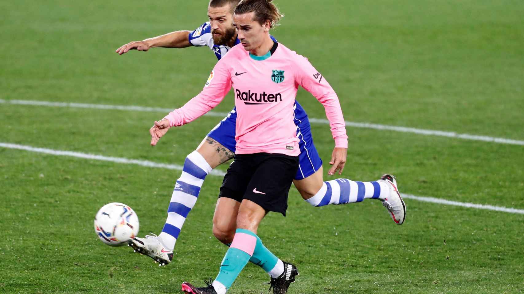 Griezmann, anotando el gol del empate del Alavés-Barça | EFE