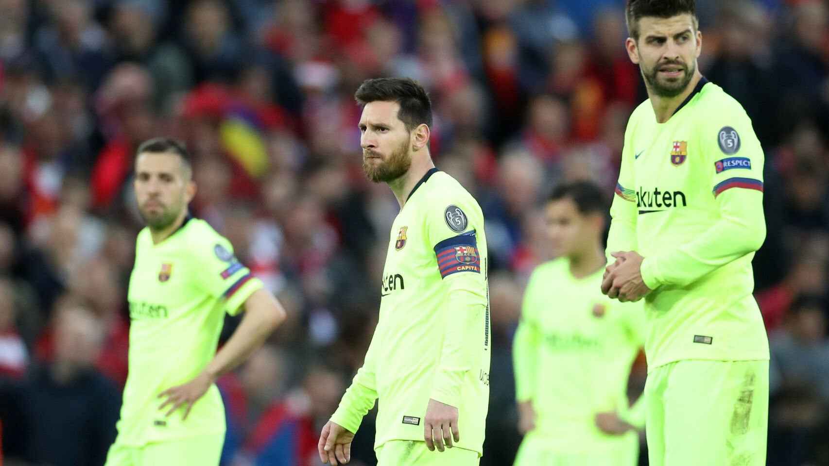 Una foto de los jugadores del Barça tras la derrota en Anfield ante el Liverpool / EFE