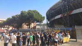 Colas en San Paolo en un partido del Nápoles / EFE