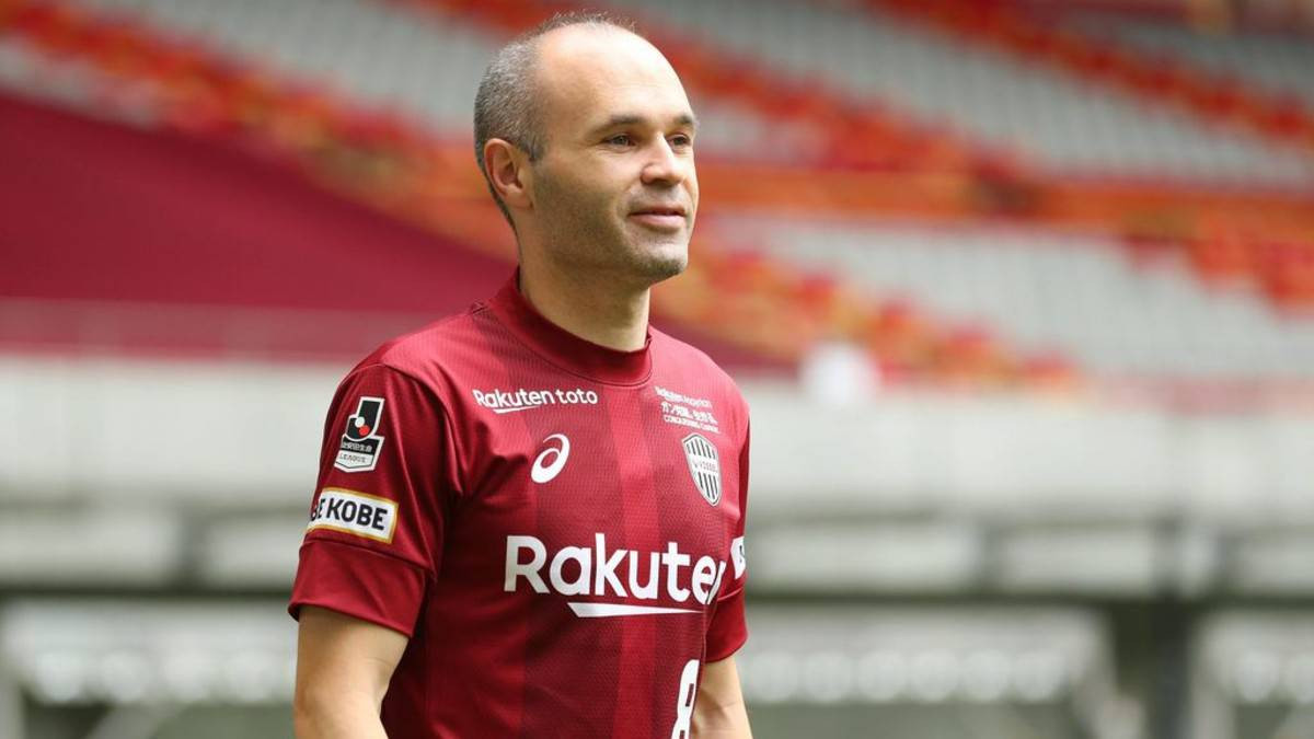 Andrés Iniesta en una imagen de archivo con el Vissel Kobe / EFE