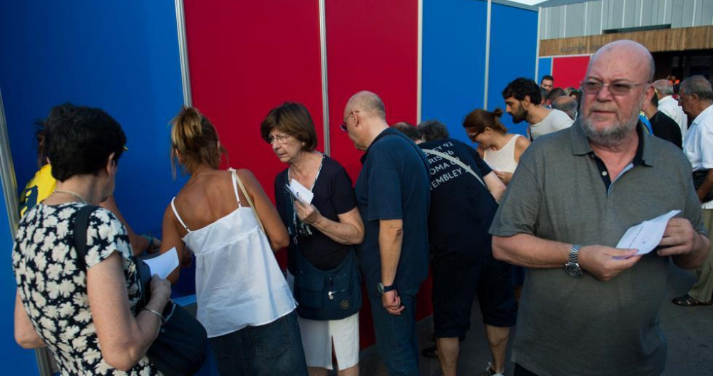 Socios del Barça votando en las elecciones de 2015 / Redes