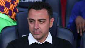 Xavi Hernández, en el banquillo del Camp Nou, durante el partido contra el Atlético / REDES