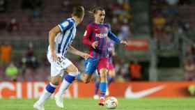 Antoine Griezmann en una acción contra la Real Sociedad, en la victoria del Barça en su debut en Liga / FCB