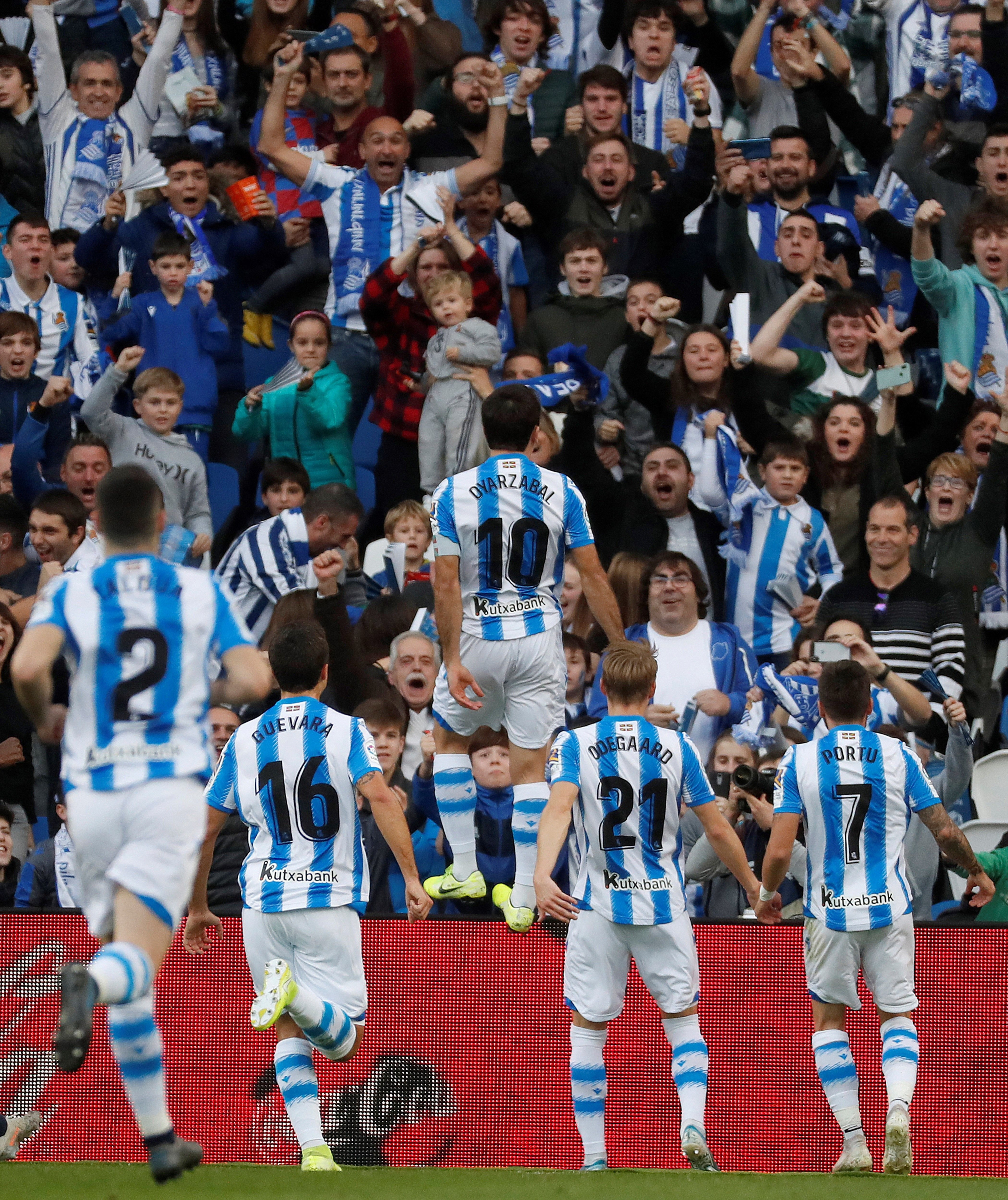 Oyarzabal celebra su gol contra el Barça / EFE