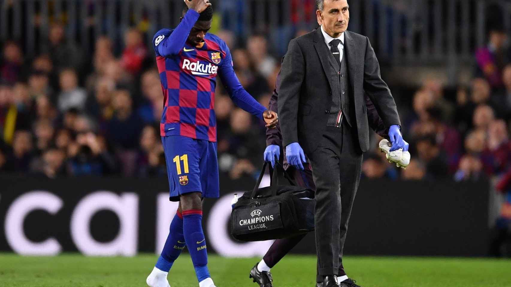 Dembelé, retirándose lesionado contra el Borussia Dortmund / EFE