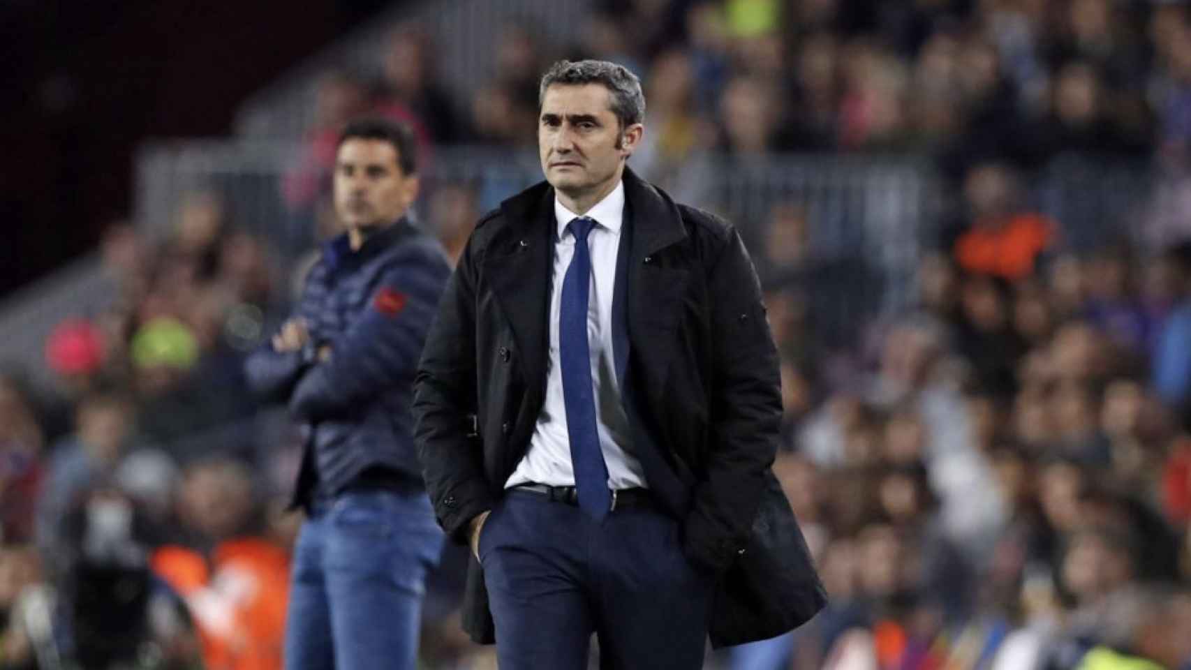 Una foto de Ernesto Valverde en el banquillo del Camp Nou durante el partido ante el Rayo Vallecano / FCb