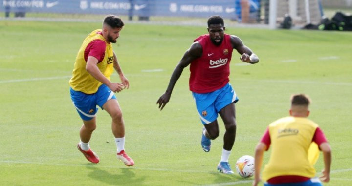 Samuel Umtiti, a quien se le ha dado otra oportunidad, entrena con el Barça / FCB