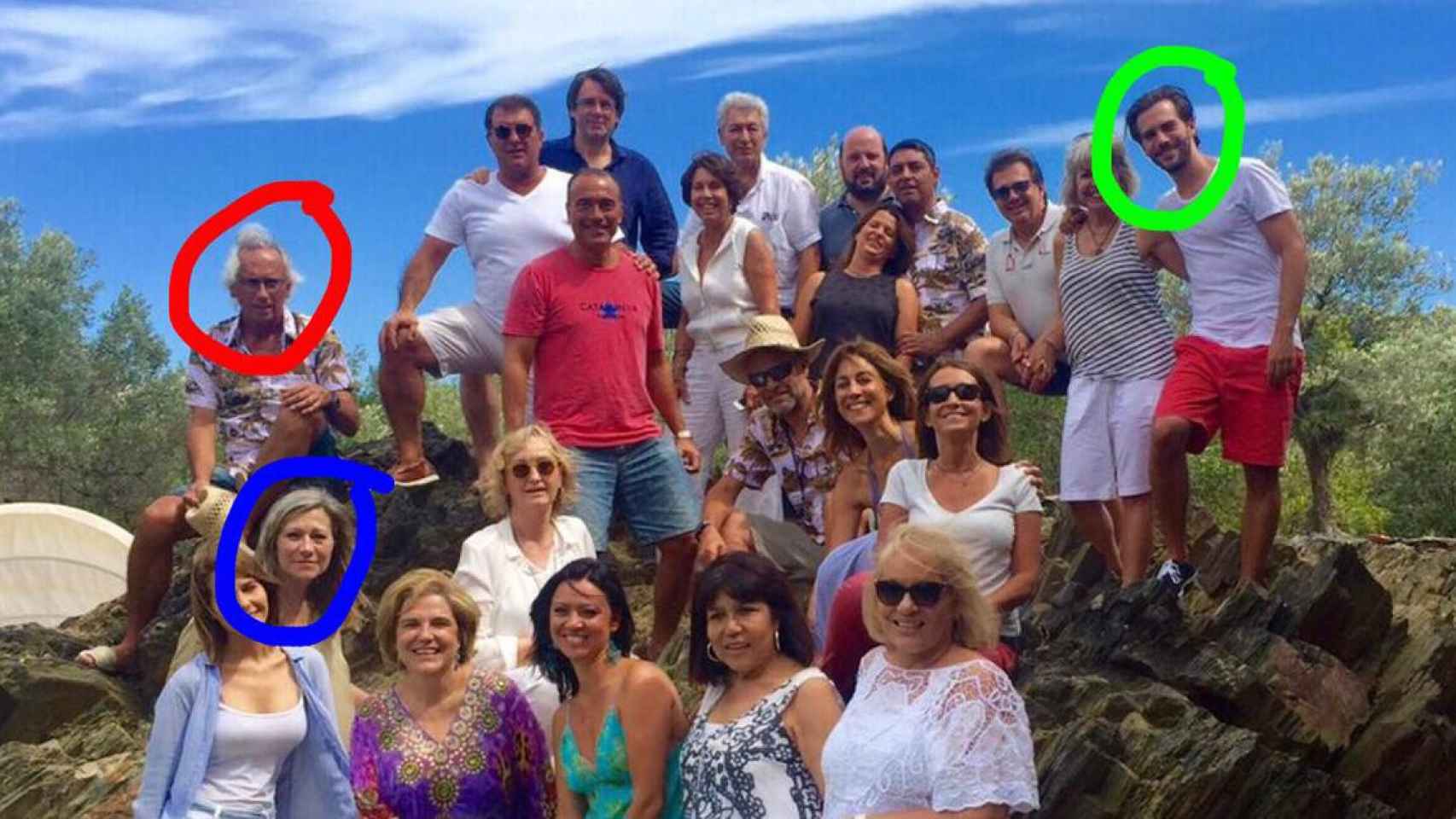 Los asistentes a la famosa paella de Pilar Rahola, entre ellos la familia del doctor Buenaventura Clotet