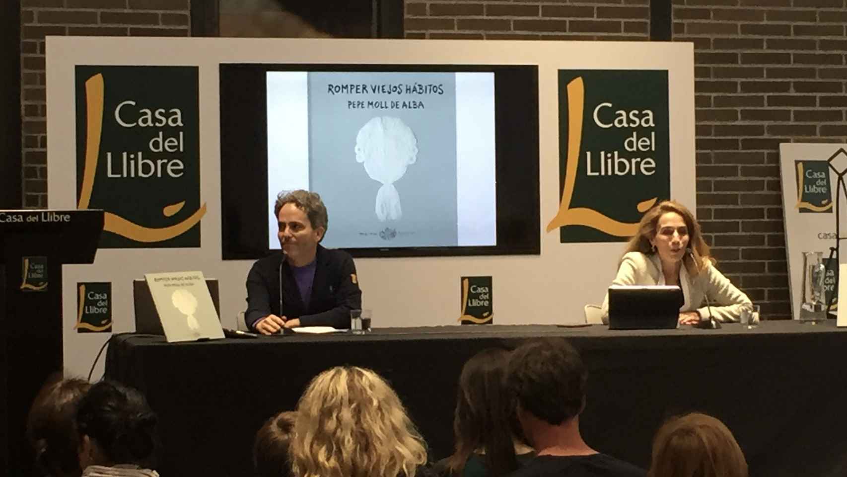 Pepe Moll de Alba y Eva Moll de Alba en la presentación de 'Romper viejos hábitos' / CG