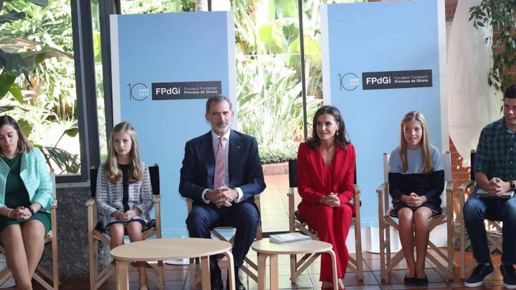 El Rey, Felipe VI, junto a doña Letizia, y sus hijas Leonor y Sofía / CASA REAL