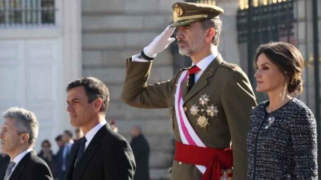 El rey Felipe VI junto a la reina Letizia, el presidente del Gobierno, Pedro Sánchez, y el ministro del Interior, Fernando Grande-Marlaska, durante la Pascua Militar / EUROPA PRESS