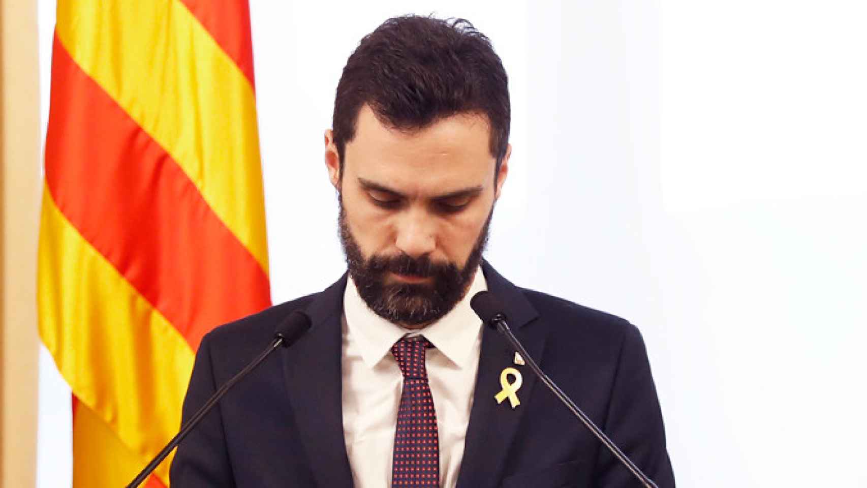 El presidente del Parlament, Roger Torrent, durante la comparecencia que ha realizado esta mañana en la cámara catalana / EFE