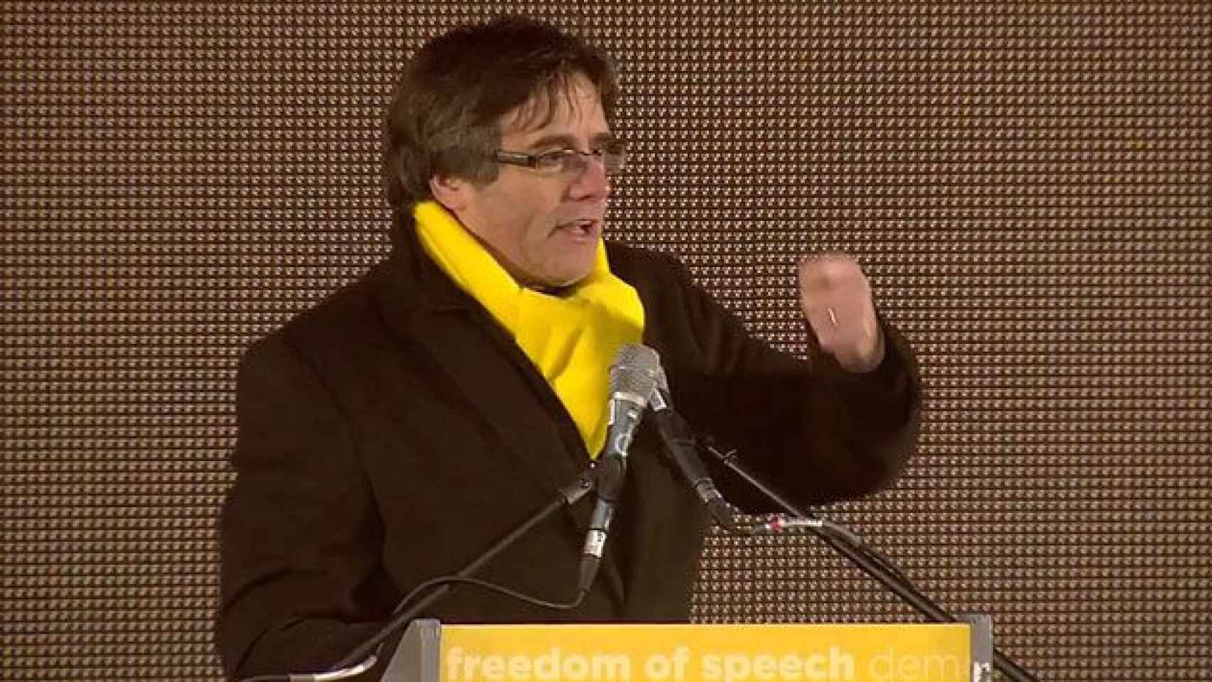 El expresidente de la Generalitat Carles Puigdemont durante su discurso en la manifestación independentista en Bruselas / CG