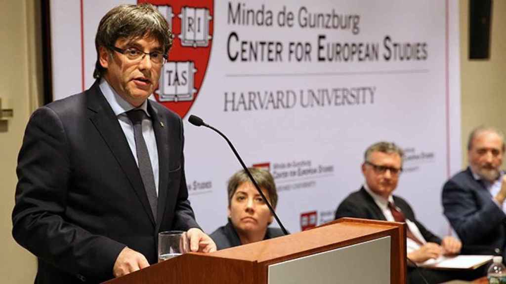 El presidente Carles Puigdemont, en la conferencia pronunciada en Harvard / JORDI BEDMAR