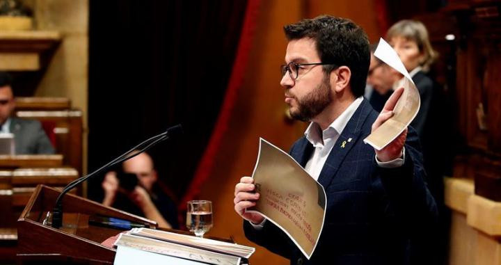 El vicepresidente de la Generalitat, Pere Aragonés, interviene en el pleno del Parlament / EFE