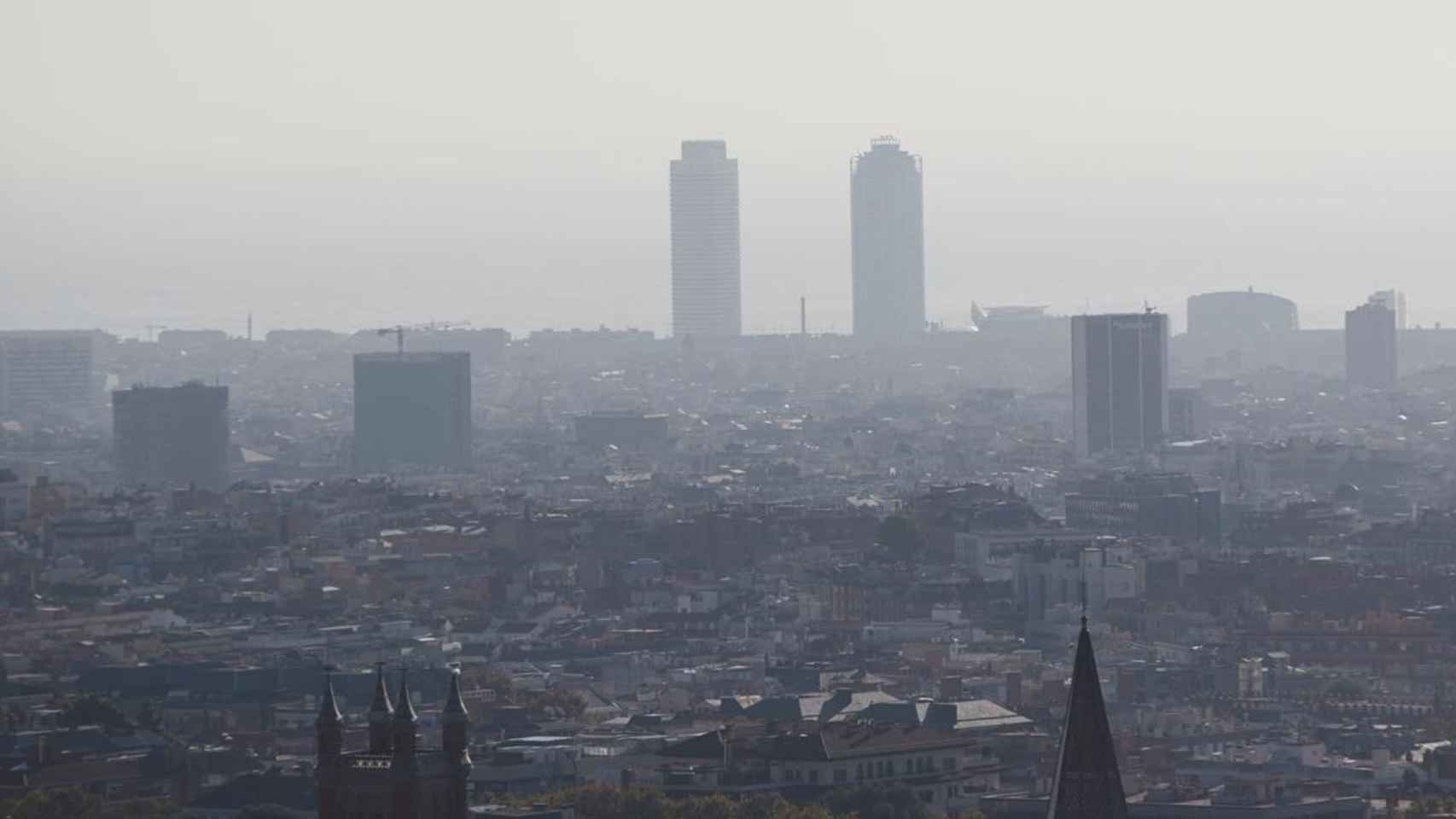 Vista de Barcelona para ilustrar el episodio por alta contaminación / ALEJANDRO GARCÍA (EFE)