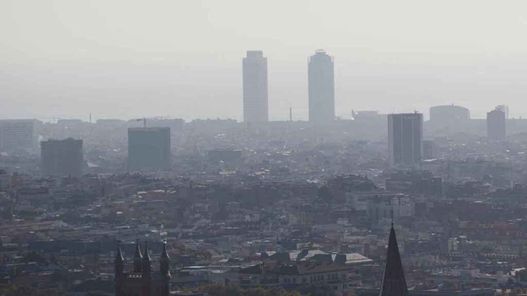 Vista de Barcelona para ilustrar el episodio por alta contaminación / ALEJANDRO GARCÍA (EFE)