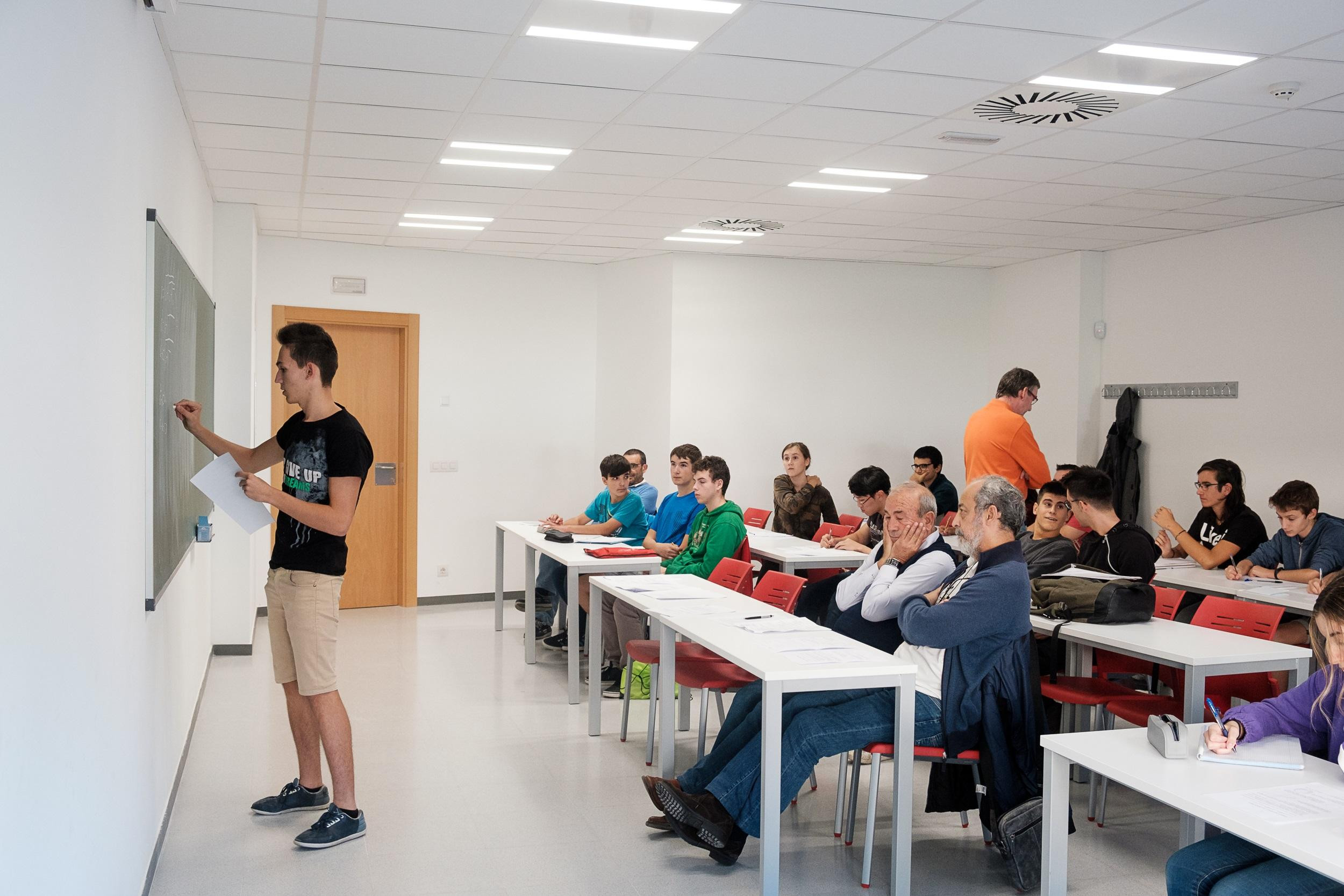 Alumnos de secundaria durante una clase / EP