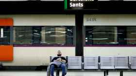 Imagen de la estación de Barcelona Sants de Renfe, donde Adif ejecuta unos trabajos de mejora de la instalación que causan caos / EFE