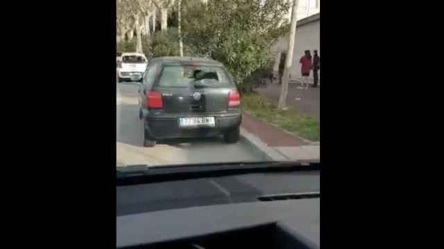 Revientan las lunas de coches aparcados en Montjüic / TWITTER