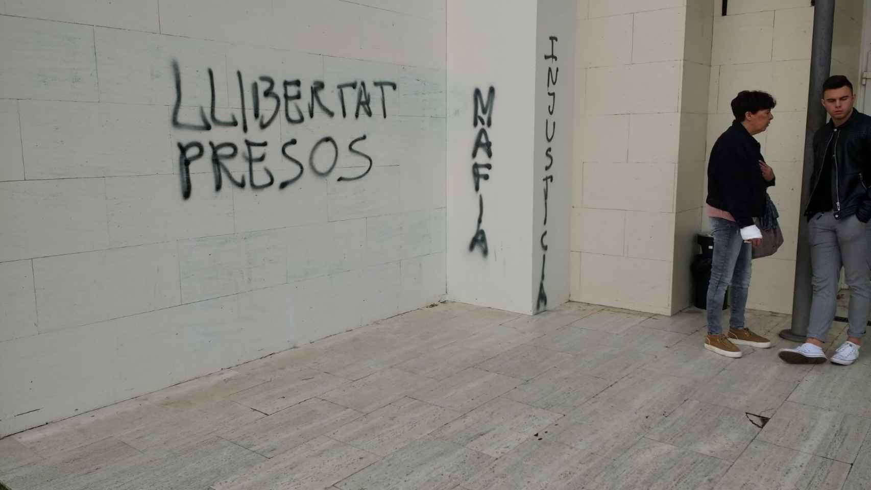 pintadas contra Llarena Mataro5