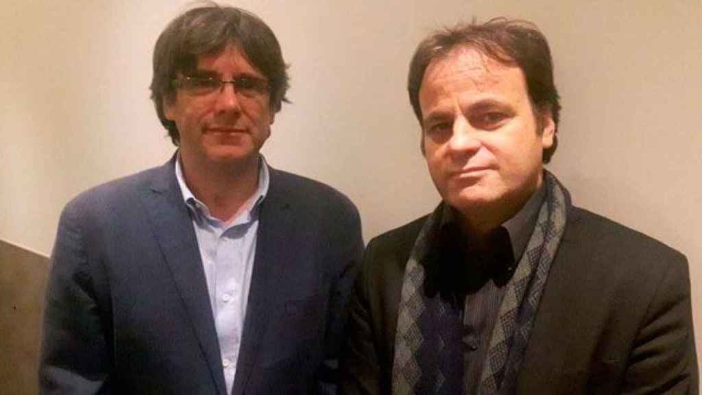 El expresidente catalán, Carles Puigdemont, junto al hoy diputado de Unidas Podemos, Jaume Asens / TW