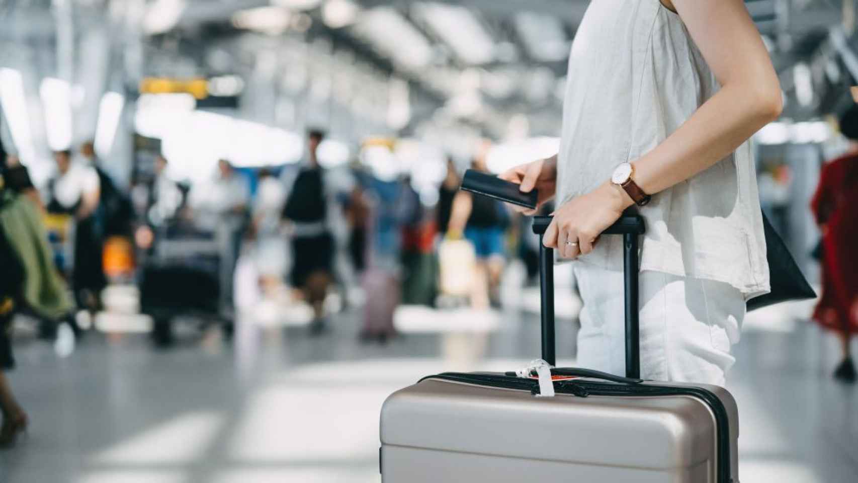 Un pasajero en un aeropuerto / EP