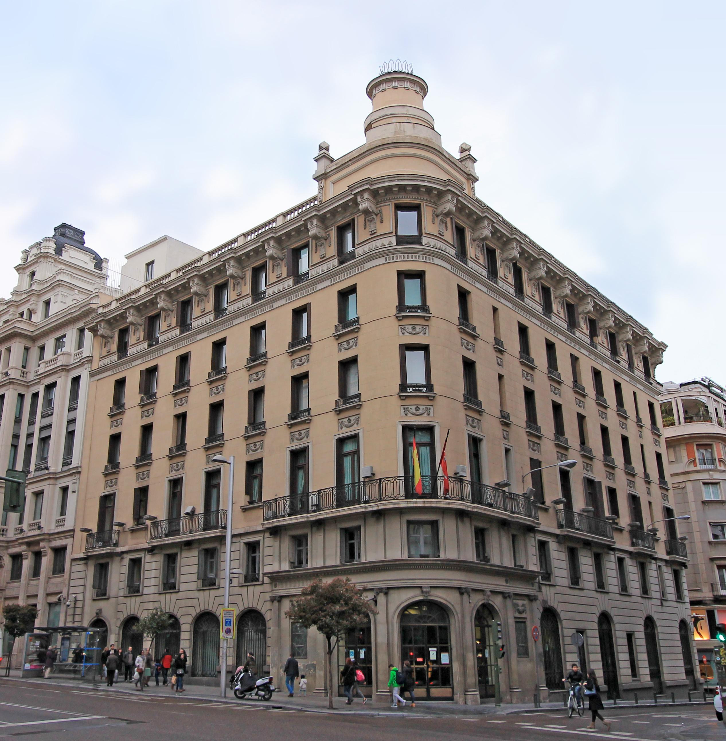 Edificio de la Gran Vía 18 de Madrid donde se instalará la megatienda WOW de Dimas Gimeno /  LUIS GARCÍA (Zaqarbal)