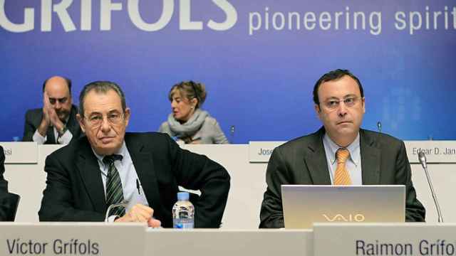 Víctor Grífols Roura (d), presidente no ejecutivo de la firma de hemoderivados Grifols / EFE