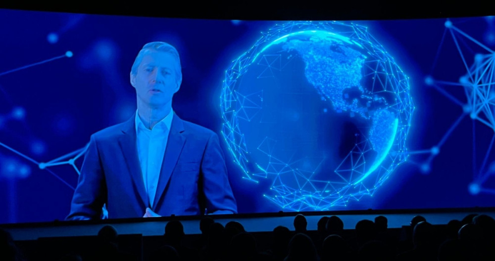 Un avatar de Mats Granryd habla en el Mobile World Congress de 2023 / CG (Aleix Mercader)