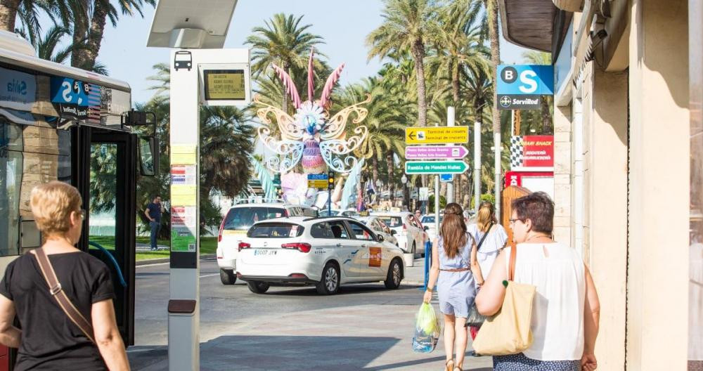 Poste de autobús inteligente fabricado por Capmar / CEDIDA