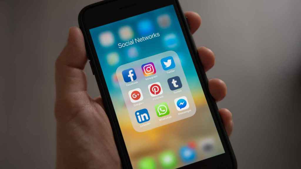 Un móvil con varias redes sociales / PEXELS