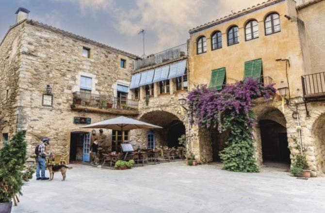 Imagen de Peratallada, pueblo cercano a Pals / OFICINA DE TURISMO DE PERATALLADA