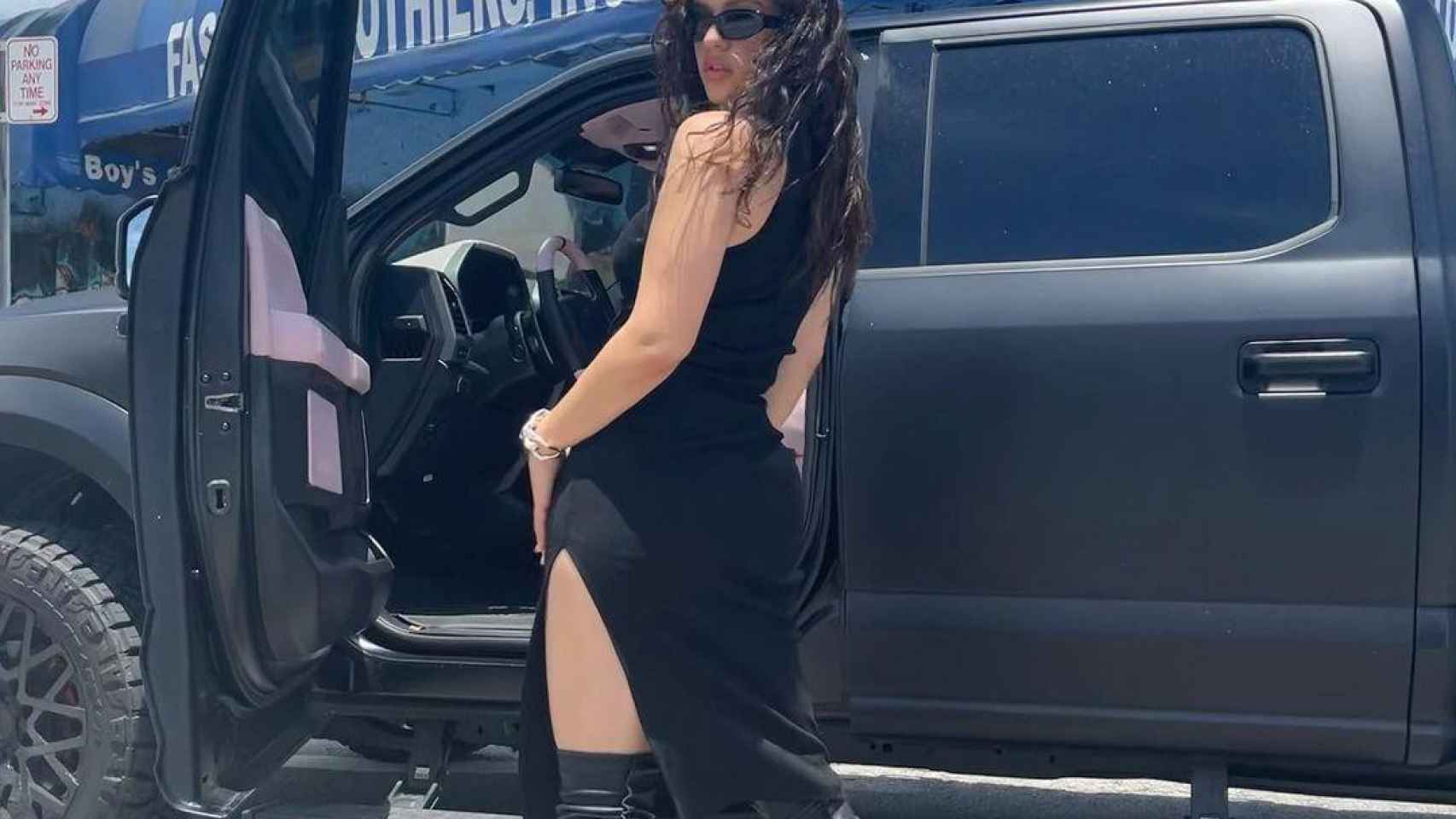 Rosalía y su nuevo coche / INSTAGRAM