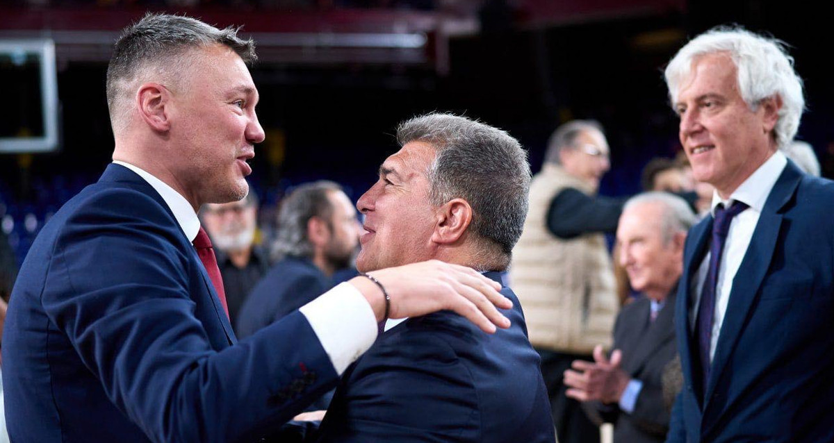 Sarunas Jasikevicius, Joan Laporta y Josep Cubells, tras un partido del Barça de basket FCB