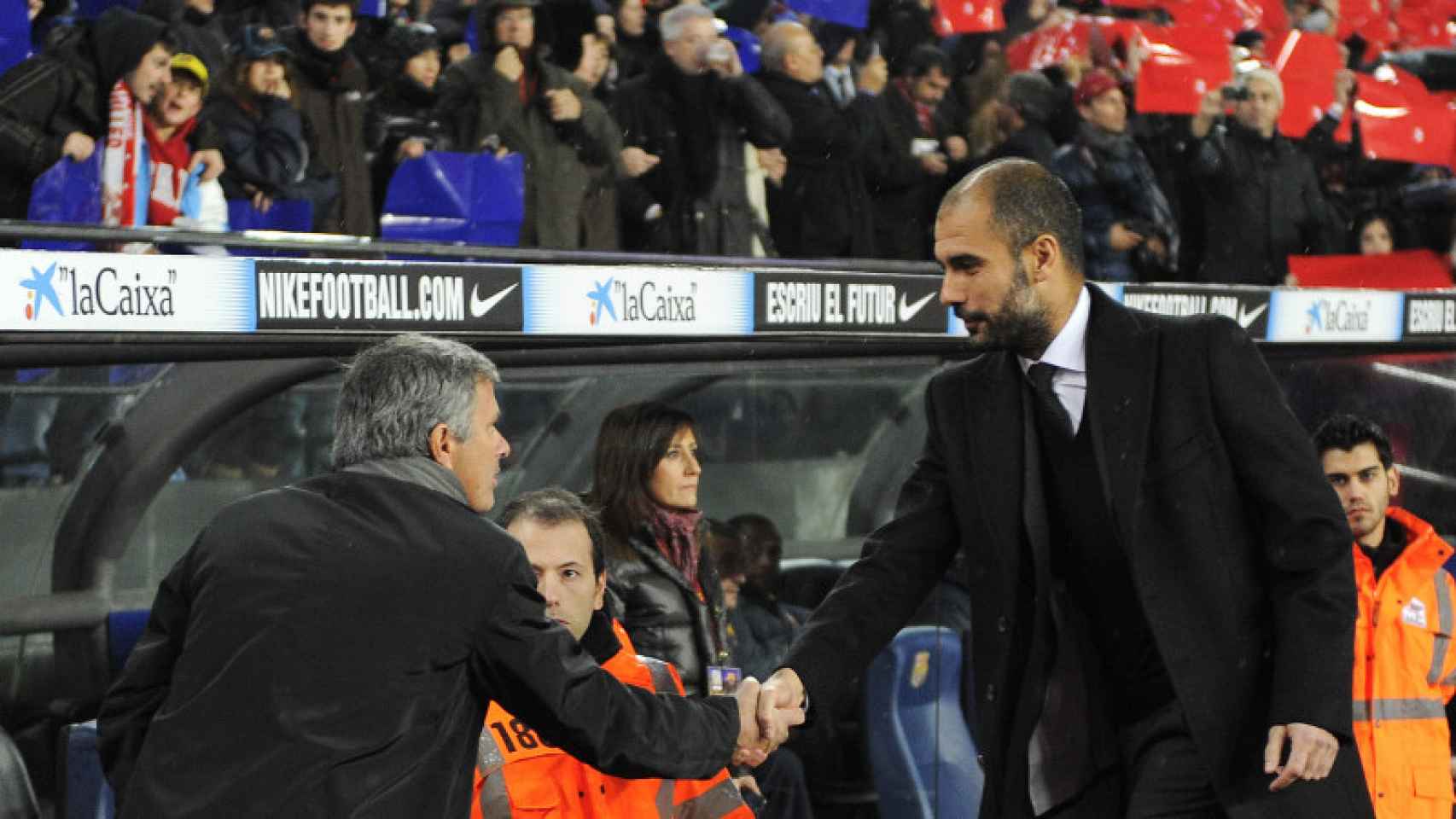 Mourinho y Guardiola en el Barça-Real Madrid de Champions en 2011 / EFE