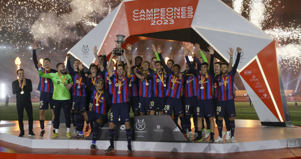 El FC Barcelona, celebrando el título de Supercopa de España / EFE