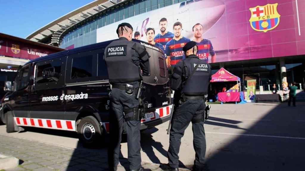 Mossos d'Esquadra, fuera del Camp Nou / EFE