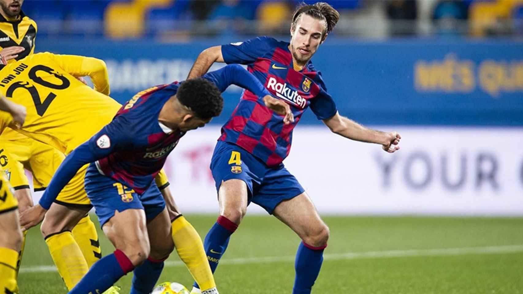 Óscar Mingueza en un partido con el Barça B / FC Barcelona