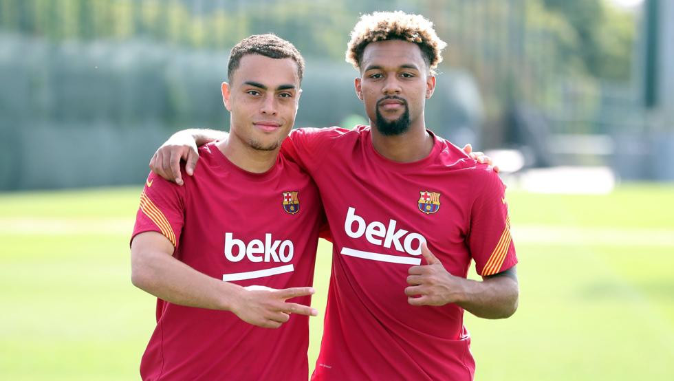 Sergiño Dest y Konrad de la Fuente / FC BARCELONA