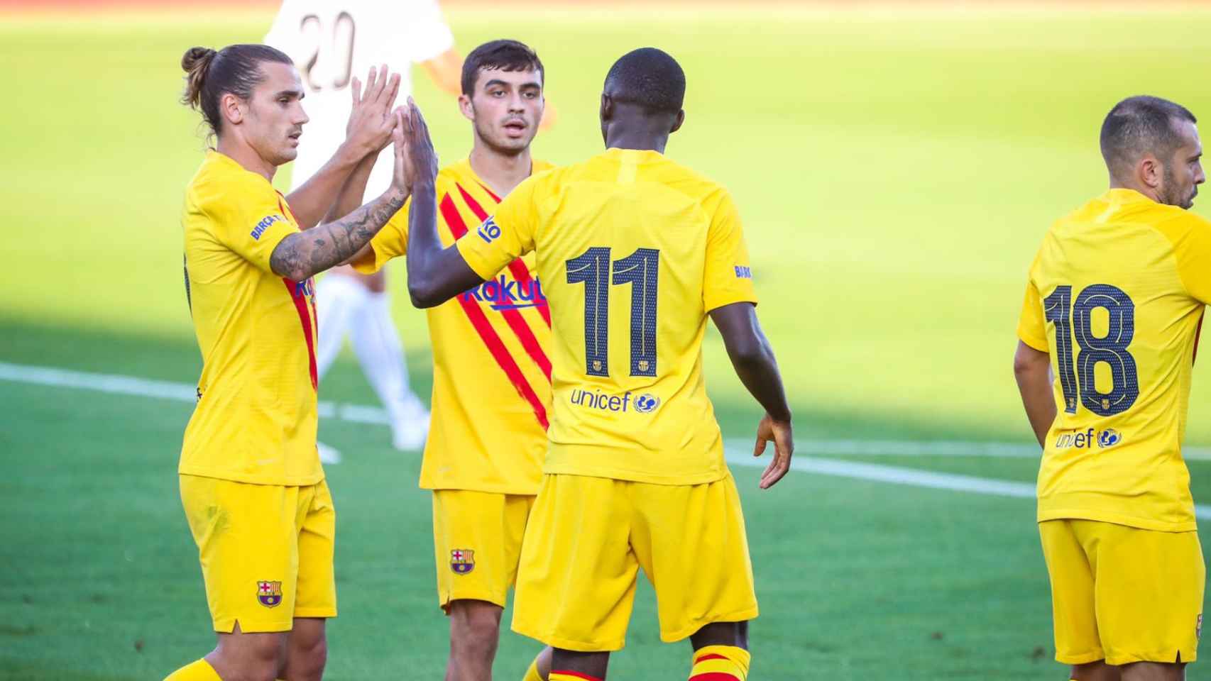 Griezmann y Dembelé celebrando un gol contra el Nàstic / EFE