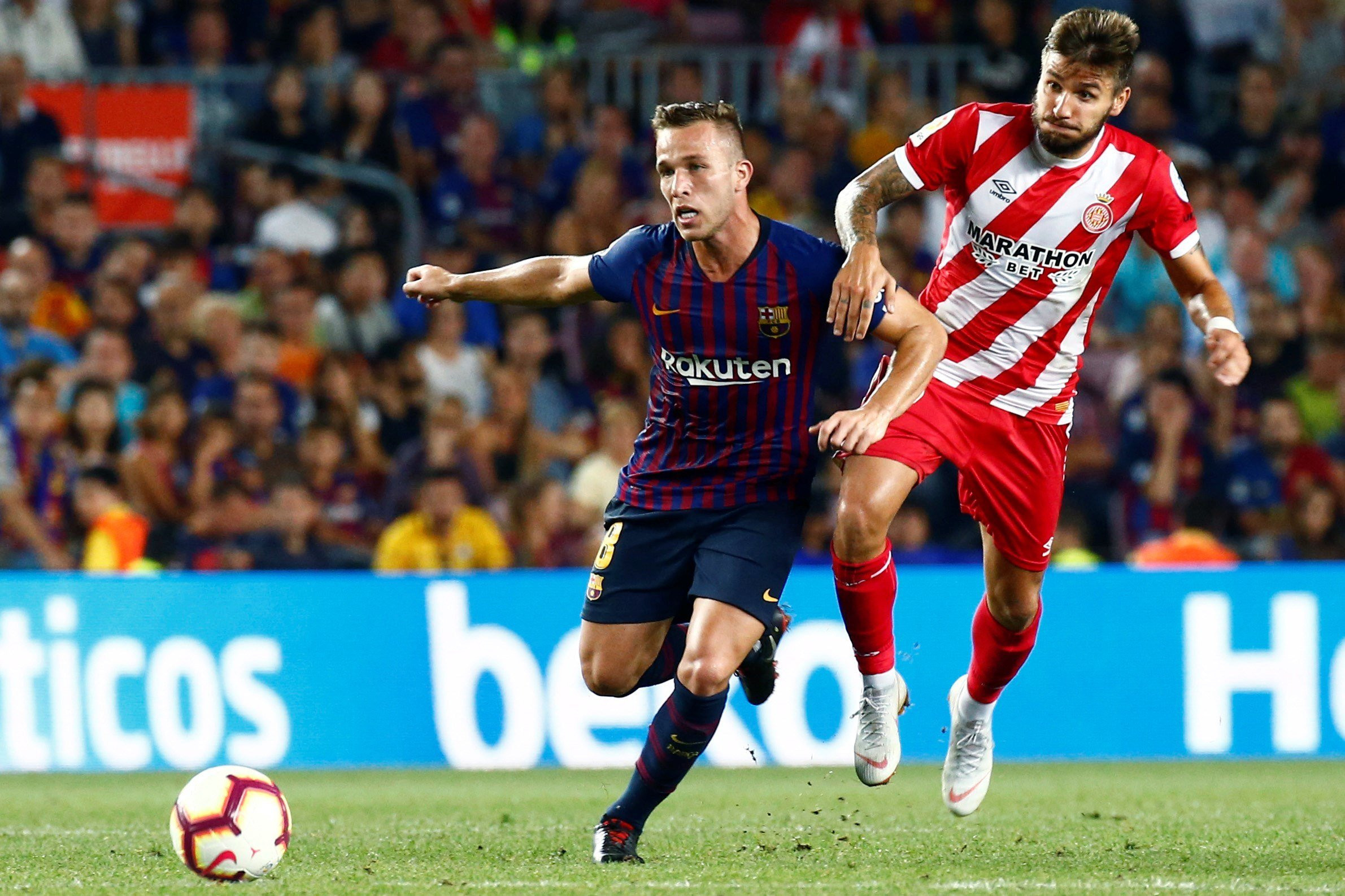 Una foto de Arthur durante el partido frente al Girona / EFE