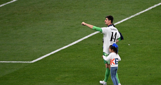 Courtois celebra la victoria del Madrid ante el Liverpool / EFE