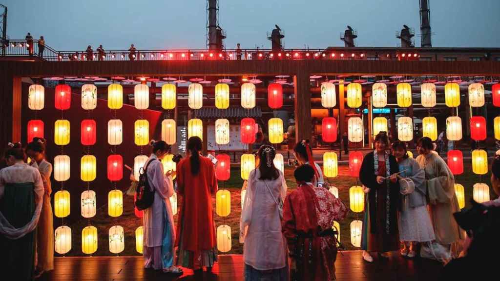 El Festival del Bote del Dragón durante su celebración en Pekín este lunes / WU HONG - EFE