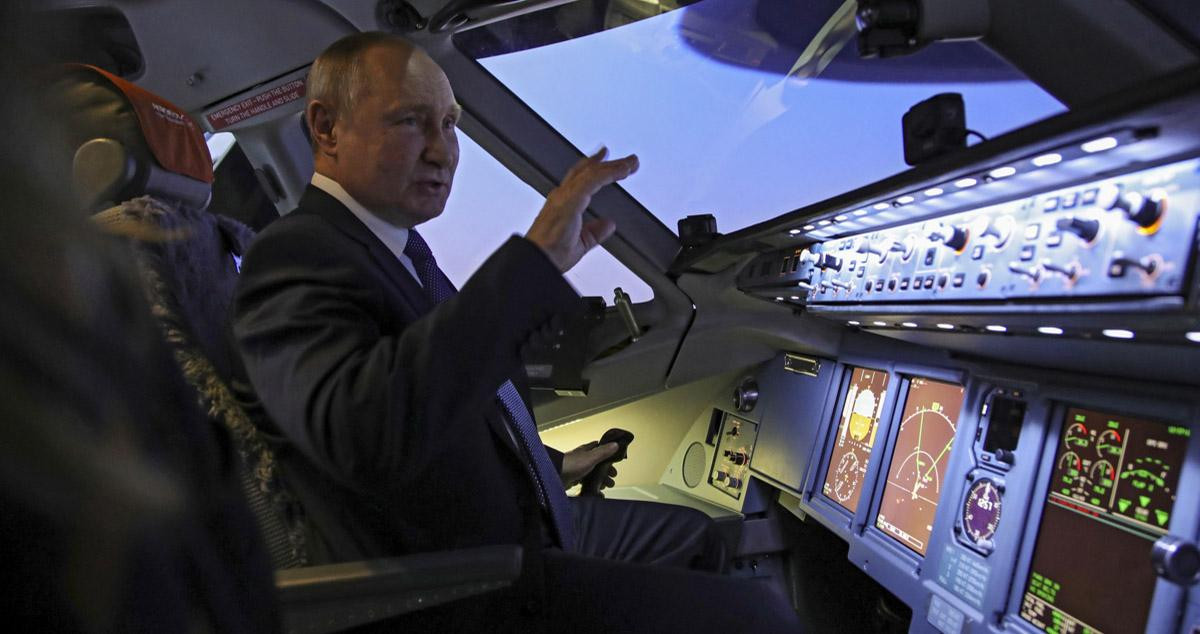 El presidente ruso, Vladimir Putin, en un avión de Aeroflot / EFE