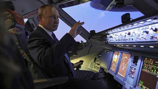 El presidente ruso, Vladimir Putin, en un avión de Aeroflot / EFE