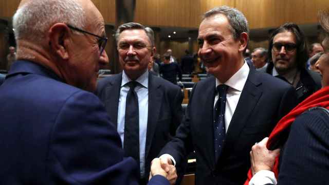 El expresidente del gobierno español, el socialista José Luis Rodríguez Zapatero, saludando al exportavoz de CiU en el Congreso Josep Antoni Duran i Lleida / EFE